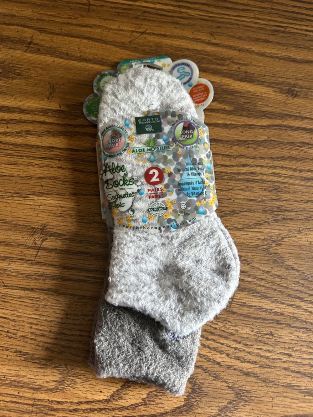 Earth Therapeutics Aloe Moisture Cozy Sock Duo - White & Gray